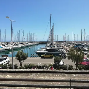 Joli Bord De Mer, Clim, Balcon, Parking Privé , Menton France